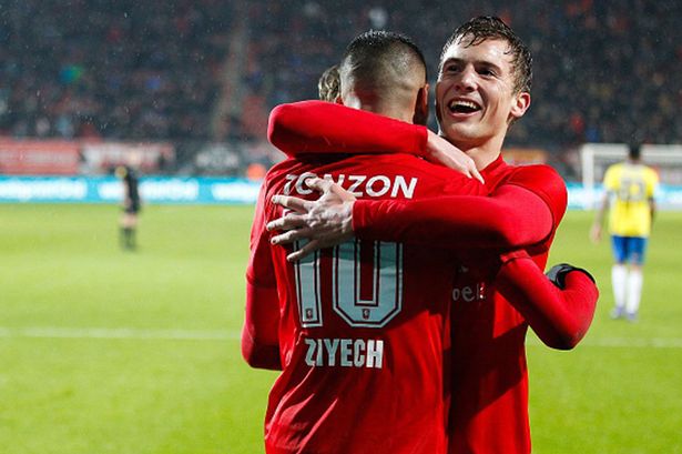 都在弹奏着 都在弹奏着